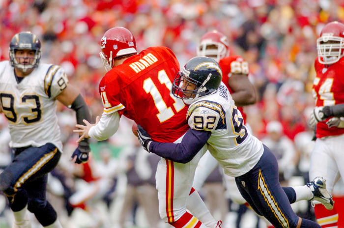 Seau had moved on by the time Harris (92) arrived in San Diego. For the Chargers, this was the era of Vincent Jackson, another tragic NFL figure.